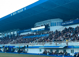 (VIDEO) Tenzična završnica u Novom Pazaru: Vladimir Stojković krenuo da gađa publiku flašicom (video)-tenzicna-zavrsnica-u-novom-pazaru:-vladimir-stojkovic-krenuo-da-gadja-publiku-flasicom