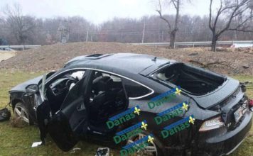 HOROR KOD TUTINA! Rožajci i djevojka iz Tutina sletjeli s puta – Audi potpuno smrskan! horor-kod-tutina!-rozajci-i-djevojka-iz-tutina-sletjeli-s-puta-–-audi-potpuno-smrskan!