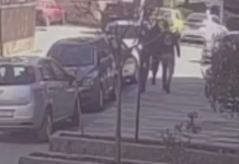 UBILI ČOVJEKA PA MIRNO IZAŠLI IZ ZGRADE: Pogledajte šokantan VIDEO koji je zaledio Srbiju ubili-covjeka-pa-mirno-izasli-iz-zgrade:-pogledajte-sokantan-video-koji-je-zaledio-srbiju