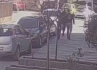 UBILI ČOVJEKA PA MIRNO IZAŠLI IZ ZGRADE: Pogledajte šokantan VIDEO koji je zaledio Srbiju ubili-covjeka-pa-mirno-izasli-iz-zgrade:-pogledajte-sokantan-video-koji-je-zaledio-srbiju