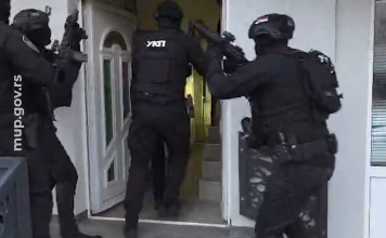 (VIDEO) PALA MOĆNA KRIMINALNA GRUPA! Pet uhapšenih u Srbiji zbog šverca kokaina i hašiša (video)-pala-mocna-kriminalna-grupa!-pet-uhapsenih-u-srbiji-zbog-sverca-kokaina-i-hasisa