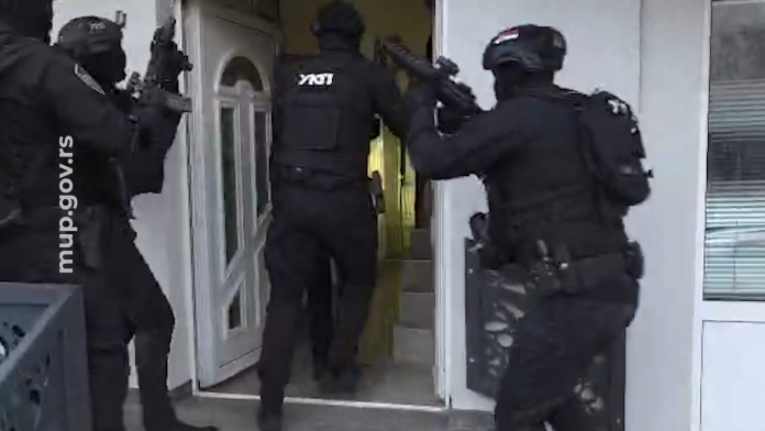 (video)-pala-mocna-kriminalna-grupa!-pet-uhapsenih-u-srbiji-zbog-sverca-kokaina-i-hasisa