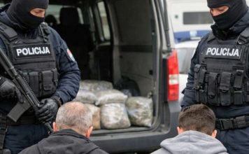 Otac i sin iz Sandžaka pali sa 77 kilograma heroina i kokaina u Beogradu otac-i-sin-iz-sandzaka-pali-sa-77-kilograma-heroina-i-kokaina-u-beogradu