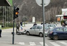 Udes u centru Prijepolja – Povrijeđen motociklista udes-u-centru-prijepolja-–-povrijedjen-motociklista