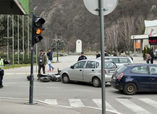 Udes u centru Prijepolja – Povrijeđen motociklista udes-u-centru-prijepolja-–-povrijedjen-motociklista