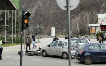 Udes u centru Prijepolja – Povrijeđen motociklista udes-u-centru-prijepolja-–-povrijedjen-motociklista