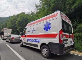 Sudar autobusa i kamiona kod Trnave: Tri osobe povređene sudar-autobusa-i-kamiona-kod-trnave:-tri-osobe-povredjene