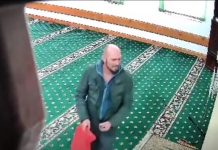 VIDEO krađe u džamiji: Muškarac ukrao novac iz kutije za dobrovoljne priloge video-kradje-u-dzamiji:-muskarac-ukrao-novac-iz-kutije-za-dobrovoljne-priloge