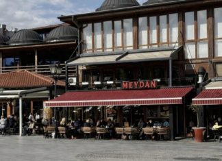 PROREŽIMSKI MEDIJI OBJAVILI: Tuča u Novom Pazaru – sukob Muratovića i Zukorlića u restoranu „Mejdan“ prorezimski-mediji-objavili:-tuca-u-novom-pazaru-–-sukob-muratovica-i-zukorlica-u-restoranu-„mejdan“