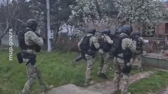 (video)-razbijena-kriminalna-grupa-za-kradju-i-preprodaju-luksuznih-vozila,-uhapseno-16-osoba