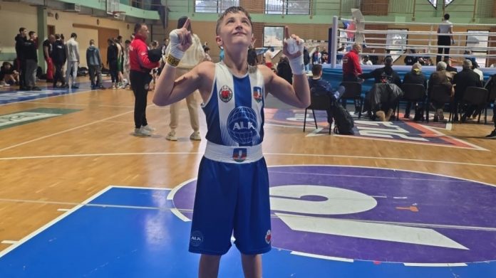 prvenstvo-srbije-u-boksu:-emrovic-u-finalu,-porazi-lotinca-i-hodzica