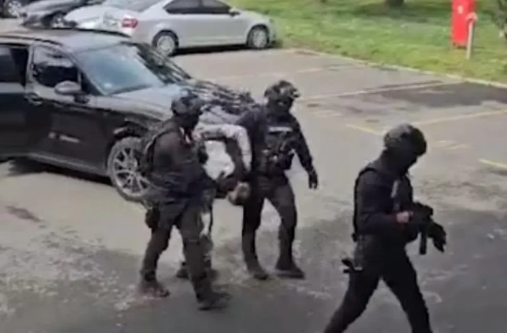 mladic-povredio-dvojicu-policajaca-nakon-saobracajne-nezgode-na-vozdovcu