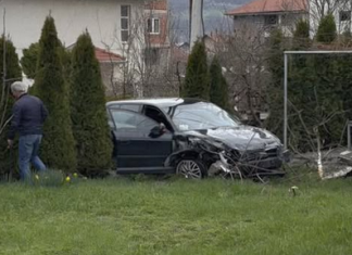 Drama u Sandžaku: Automobil probio dvorište kuće nakon gubitka kontrole drama-u-sandzaku:-automobil-probio-dvoriste-kuce-nakon-gubitka-kontrole