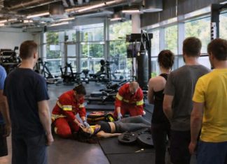 U teretani djevojka teško povrijeđena: Tegovi pali na nju dok je vježbala! u-teretani-djevojka-tesko-povrijedjena:-tegovi-pali-na-nju-dok-je-vjezbala!