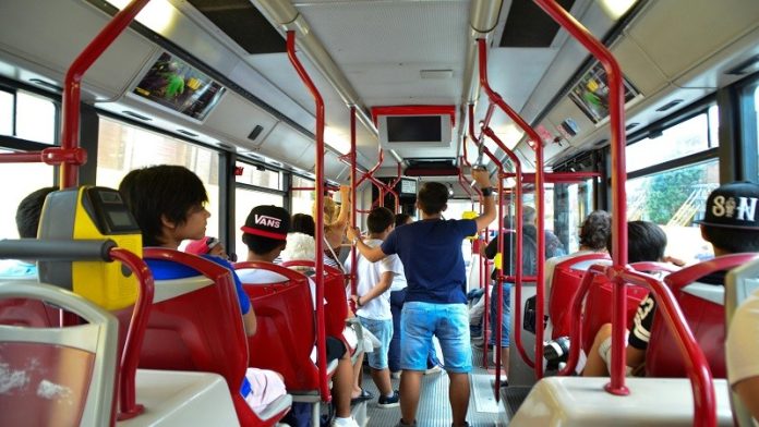 Agencija za bezbednost saobraćaja podseća na pravila za organizovan prevoz dece na ekskurzijama