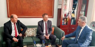Ambasador Turske u Beogradu razgovarao s Ugljaninom o jačanju saradnje Ambasador Turske u Beogradu tokom razgovora sa Sulejmanom Ugljaninom