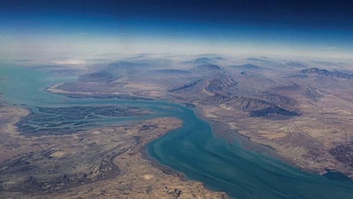 Američki ratni brodovi prolaze kroz Hormuški moreuz u napetoj situaciji između SAD-a i Irana