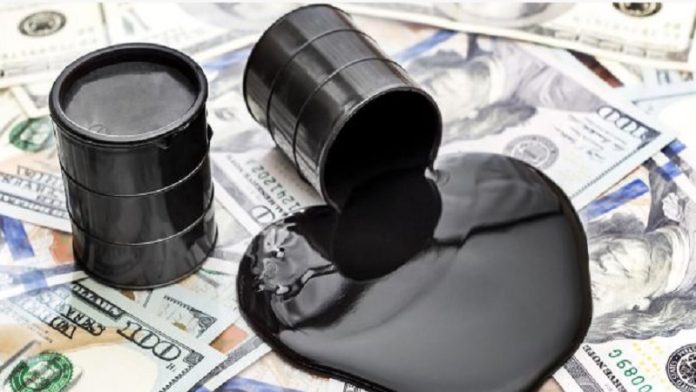 Rafinerija i naftni tanker u blizini Hormuškog moreuza dok cene nafte rastu zbog najave blokade iranskih luka