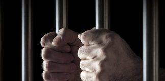 Crnogorski sud osudio oca: 40 dana zatvora zbog nasilja nad djecom Sudnica u Podgorici gdje je izrečena kazna ocu zbog nasilja nad djecom