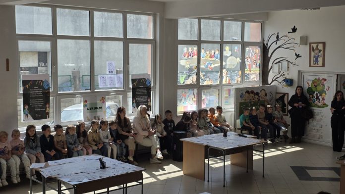 Predškolci i roditelji na manifestaciji „Dan otvorenih vrata“ u Osnovnoj školi „Ćamil Sijarić“