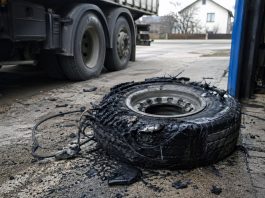 Ilustracija: hitna pomoć i povrijeđeni nakon eksplozije kamionske gume u Pljevljima