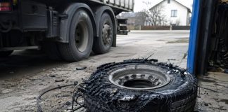 Drama u Sandžaku: eksplodirala guma na kamionu, G.J. prevezen u Klinički centar Ilustracija: hitna pomoć i povrijeđeni nakon eksplozije kamionske gume u Pljevljima