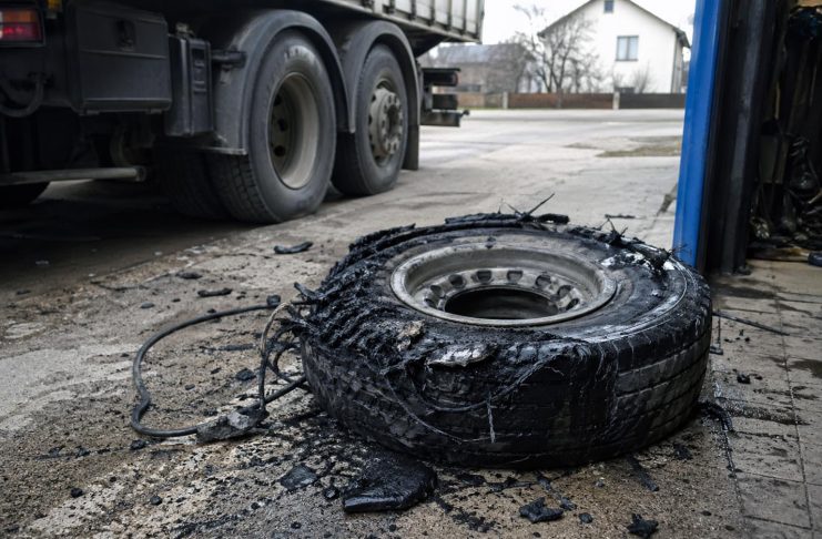 Ilustracija: hitna pomoć i povrijeđeni nakon eksplozije kamionske gume u Pljevljima