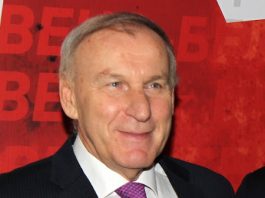 Dragan Džajić na sednici skupštine Fudbalskog saveza Srbije