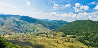 Ekološki talas na Pešteri: akcije čišćenja i ovog vikenda Volonteri tokom ekološke akcije čišćenja na Pešterskoj visoravni