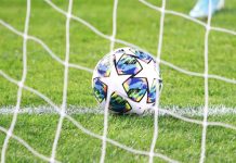 Engleski drugoligaši odbili uvođenje VAR tehnologije Fudbalski teren i sudija tokom utakmice u Engleskoj