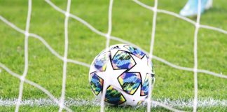 Engleski drugoligaši odbili uvođenje VAR tehnologije Fudbalski teren i sudija tokom utakmice u Engleskoj