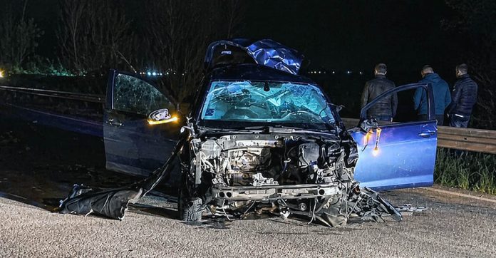 Uništen automobil nakon teške saobraćajne nesreće na putu Raška–Kraljevo
