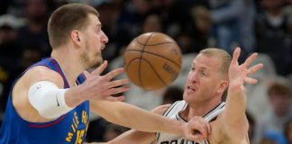 Jokić napravio istoriju: najviše skokova i asistencija u jednoj NBA sezoni Nikola Jokić tokom utakmice NBA lige