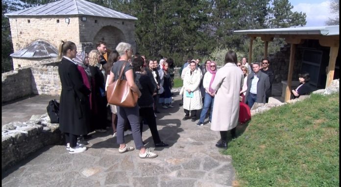 Kandidati za turističke vodiče u Novom Pazaru tokom praktičnog ispita