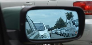 Kiša usporava saobraćaj u gradu: gužve na pojedinim deonicama Kiša usporava saobraćaj i stvara gužve u gradu