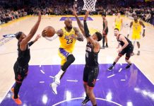 Lejkers i Njujork slavili u startu plej-ofa NBA lige Košarkaši Lejkersa i Niksi slave pobede u startu plej-ofa NBA lige