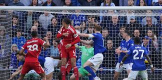 Liverpul u derbiju slomio Everton: Van Dajk u 10. minutu nadoknade Virdžil van Dajk pogađa glavom za pobedu Liverpula nad Evertonom