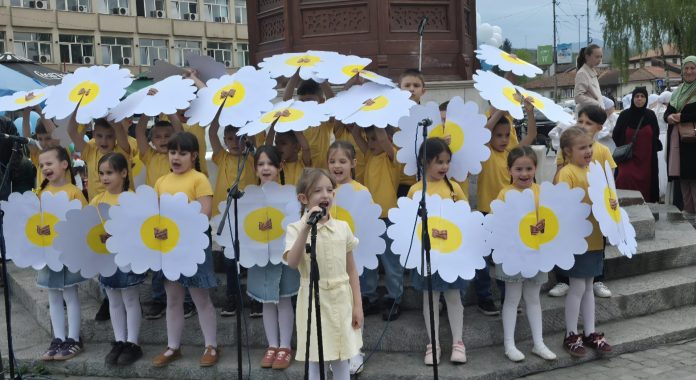 Najmlađi učesnici maskenbala otvaraju program proslave Dana grada Novog Pazara