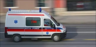 Muškarac pao s krova u Savskom vencu, lekari se bore za život Ilustracija: ekipa hitne pomoći i medicinski radnici nakon nesreće