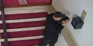 Obijene džamije u Novom Pazaru, Sjenici i Tutinu Policija na uviđaju nakon obijanja džamije u Novom Pazaru