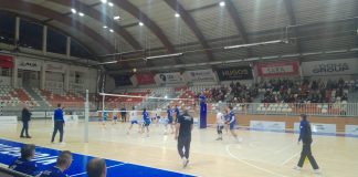 Odbojkaši Jedinstva izborili opstanak u Superligi Srbije Odbojkaši Jedinstva slave pobedu u Novom Pazaru i opstanak u Superligi