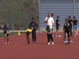 Školarci na atletskom takmičenju na Atletskom stadionu u Novom Pazaru