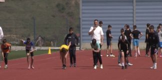 Oko 300 školaraca na gradskom atletskom takmičenju Školarci na atletskom takmičenju na Atletskom stadionu u Novom Pazaru