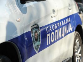 Ekipe Hitne pomoći intervenišu nakon saobraćajne nezgode u Zemunu