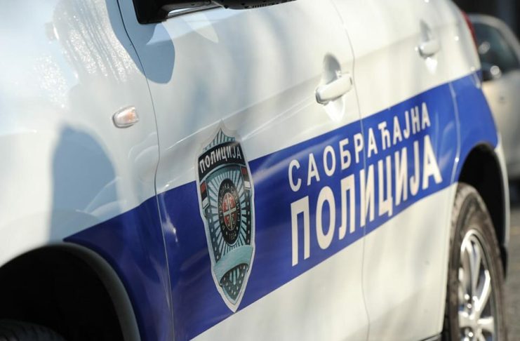 Ekipe Hitne pomoći intervenišu nakon saobraćajne nezgode u Zemunu