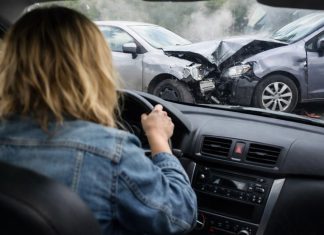Pijana vozačica s četvoro dece izazvala udes kod Ćurlovca: vozila bez pojasa i ušla u suprotnu traku Ilustracija saobraćaja i policijskog uviđaja nakon nezgode kod Ćurlovca