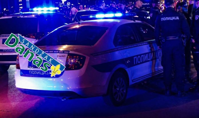 Policijska patrola u Novom Pazaru tokom istrage o incidentu u Postijenju
