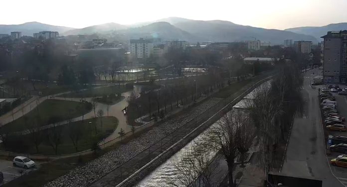 Promenljivo oblačno vreme sa sunčanim intervalima i mogućim pljuskovima