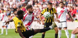 Rajo Valjekano ubedljiv protiv AEK-a: 3:0 u prvom meču četvrtfinala LK Fudbaleri Rajo Valjekana slave gol protiv AEK-a u četvrtfinalu Lige konferencija