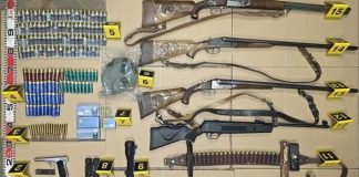 Sandžak: Pucao prema djevojčicama, policija zaplijenila arsenal oružja Policija tokom pretresa i zaplijenjeno oružje i municija u Bijelom Polju